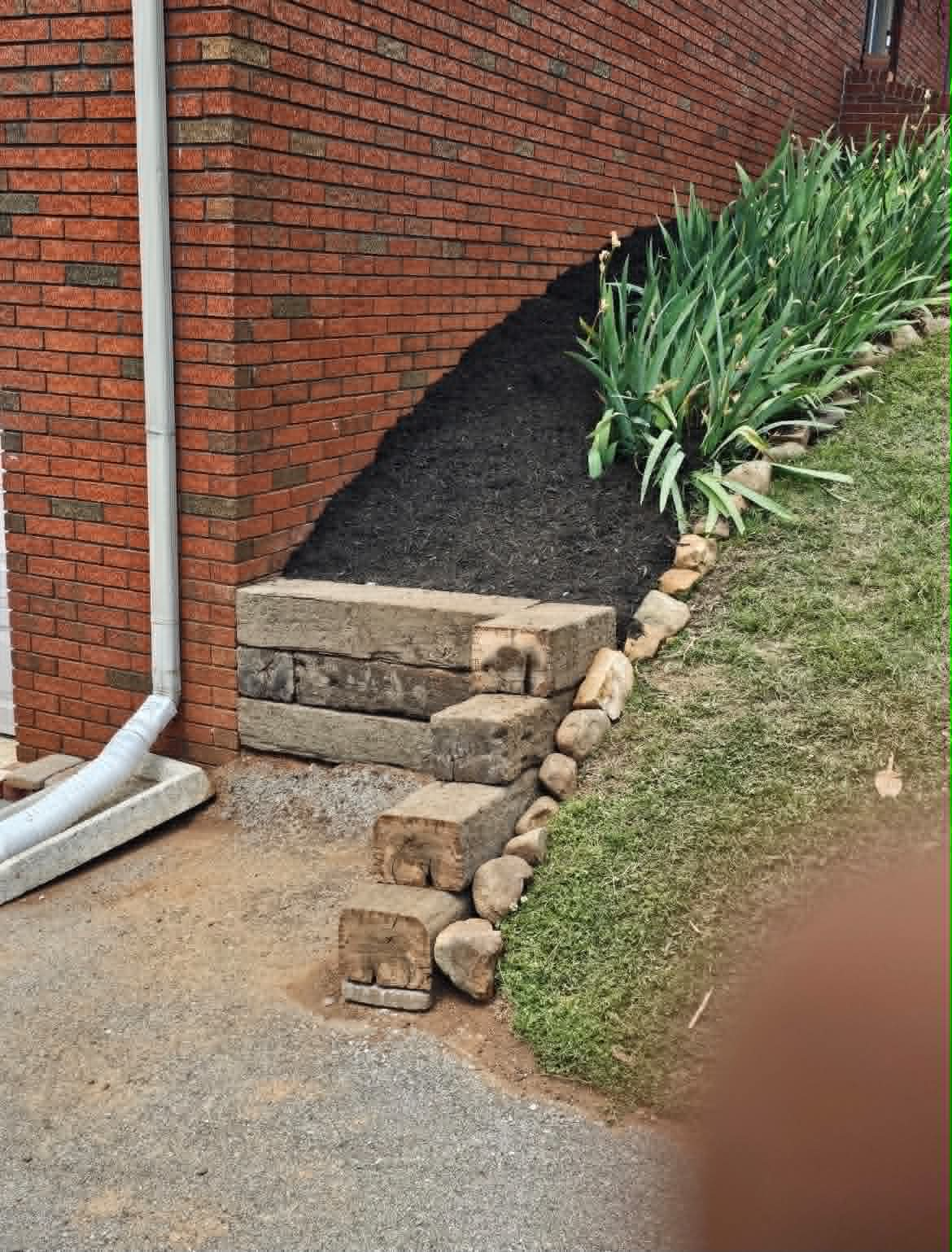 Another angle of the finished retaining bed with mulch and stone border